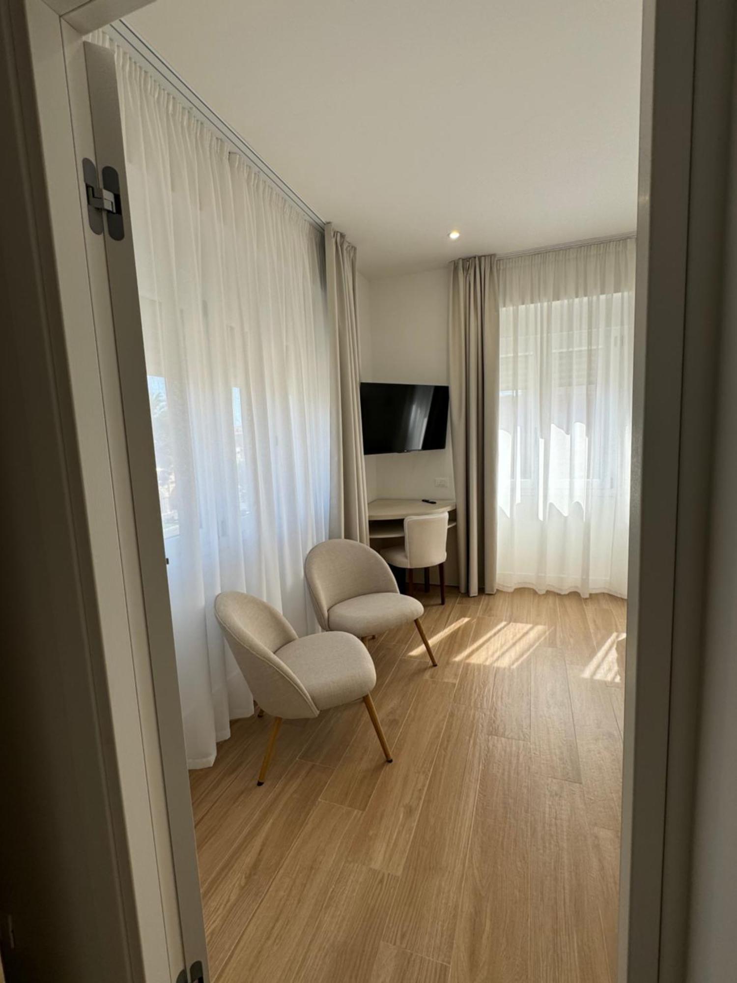 Feel Boutique Rooms Oristano Exterior photo