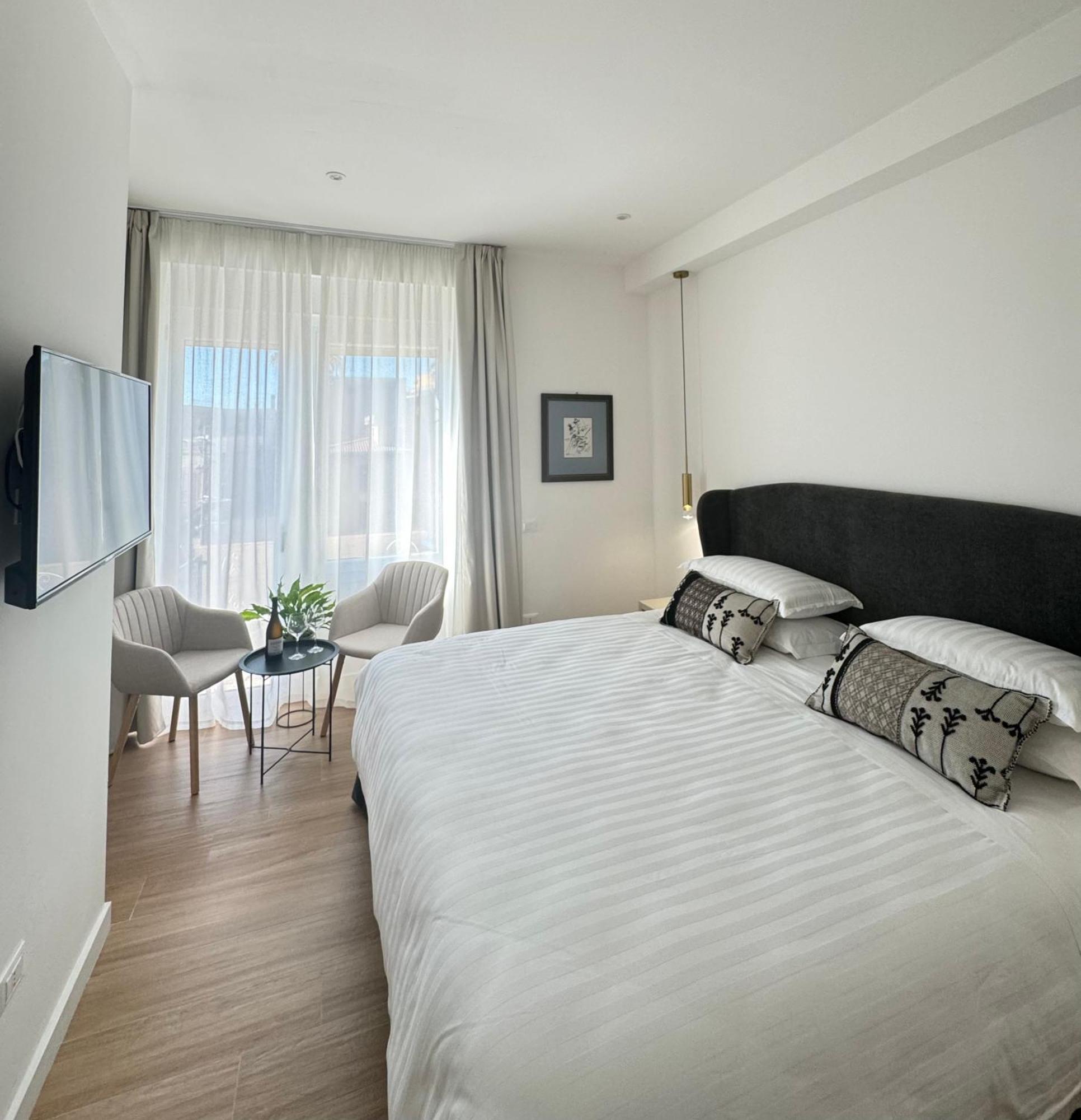 Feel Boutique Rooms Oristano Exterior photo