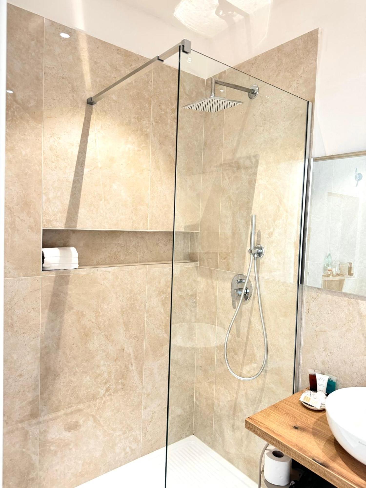 Feel Boutique Rooms Oristano Exterior photo