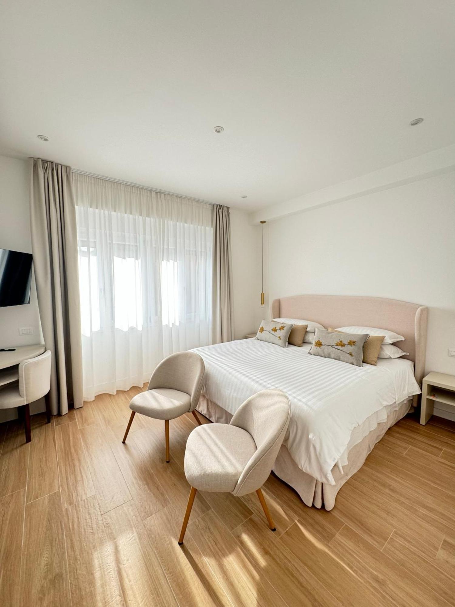 Feel Boutique Rooms Oristano Exterior photo