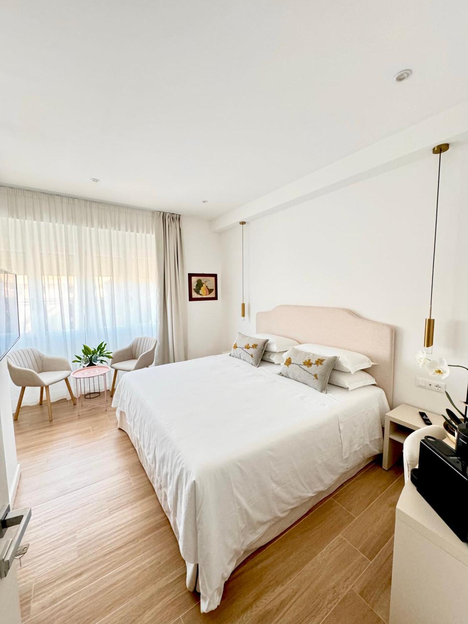 Feel Boutique Rooms Oristano Exterior photo